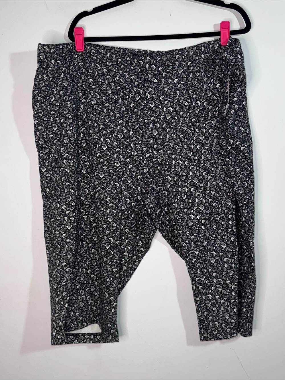 Basic Editions 4X Black White Floral Capri Pants Plus Size Stretch NWT